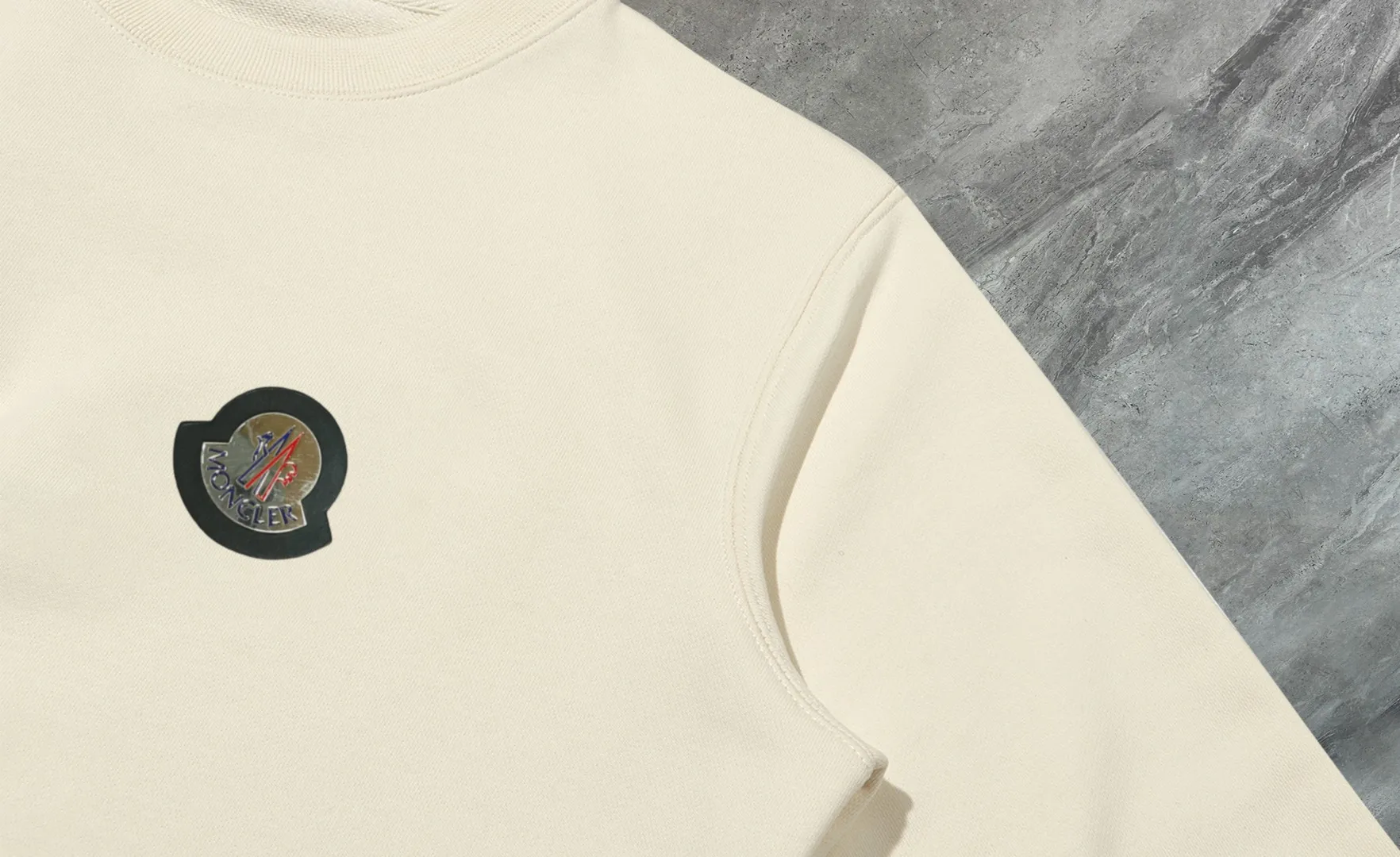 〖 𝐌𝐎𝐍𝐂𝐋𝐄𝐑~ 〗 440g ， 😎 ， ， Factory 2025 T ， ， Premium LOGO， Same Style ：Black White Size：S M L XL 2XL